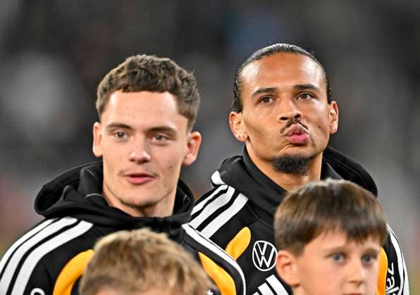 14.11.2025, Fussball WM-Qualifikation Europa 2025 26, 9.Spieltag, Luxemburg - Deutschland, im Stade de Luxembourg (Croix de Gasperich, Luxemburg), v.l. Florian Wirtz (Deutschland) und Leroy Sane (Deutschland)