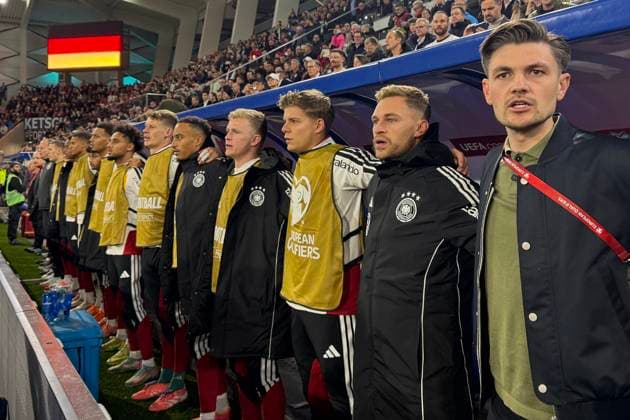 Joshua Kimmich (Deutschland Germany) bei der Hymne auf der Bank - Luxemburg 14.11.2025: Luxemburg vs. Deutschland, WM Qualifikation