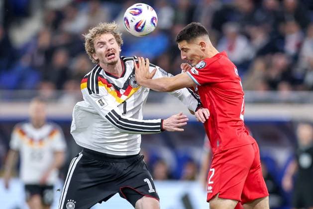 14.11.2025, Fußball, Länderspiel, WM-Qualifikation Europa, Deutschland - Luxemburg, Stade de Luxembourg (Croix de Gasperich, Luxemburg), 9. Spieltag, Saison 2025 2026: Nick Woltemade (GER 11) im Zweikampf gegen Seid Korac (LUX 02) Regulations prohibit any use of photographs as image sequences and or quasi-video. Luxemburg