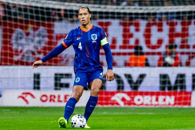 Virgil van Dijk of the Netherlands passes the ball Poland v Netherlands, FIFA World Cup, WM, Weltmeisterschaft, Fussball 2026 Qualifier, Poland v Netherlands, PGE Narodowy, November 14, 2025, Warsaw, Poland.