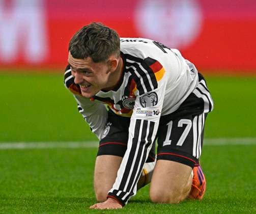14.11.2025, Fussball WM-Qualifikation Europa 2025 26, 9.Spieltag, Luxemburg - Deutschland, im Stade de Luxembourg (Croix de Gasperich, Luxemburg), Florian Wirtz (Deutschland) angeschlagen am Boden.