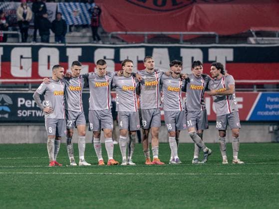 Deutschland: Fußball, Landespokal Bayern 2025 26, 4. Spieltag - FC Ingolstadt 04 vs SSV Jahn Regensburg - Audi Sportpark (Ingolstadt): SSV Jahn Regensburg vor dem Elfmeterschießen Copyright: xChristopherxRupprechtx