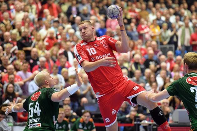 Renars Uscins (TSV Hannover-Burgdorf 10) (am Ball), Justus Fischer (TSV Hannover-Burgdorf 54) (L), Marian Michalczik (TSV Hannover-Burgdorf 22) (R) , GER, MT Melsungen - TSV Hannover-Burgdorf, Handball, 1. Bundesliga, 12. Spieltag, Saison 2025 2026, 14.11.2025, GER, MT Melsungen - TSV Hannover-Burgdorf, Handball, 1. Bundesliga, 12. Spieltag, Saison 2025 2026, 14.11.2025 Kassel Copyright: xEibner-Pressefotox xRolandxSippex EP_RSL
