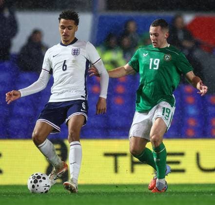 2027 UEFA European U21, U 21 Championship Qualifier, St. Andrew s at Knighthead Park, Birmingham, England 14 11 2025 England vs Republic of Ireland England™s Max Alleyne with Darius Lipsiuc of Ireland Max Alleyne with Darius Lipsiuc 14 11 2025  Copyright: x INPHO MichaelxZemanekx MZ1_0914