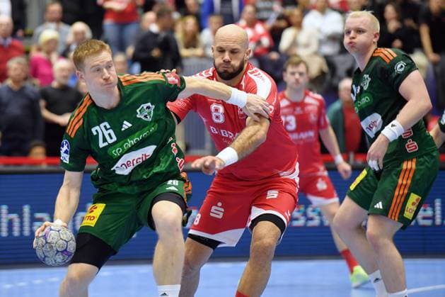 Jonathan Edvardsson (TSV Hannover-Burgdorf 26) (am Ball), Adrian Sipos (MT Melsungen 8), Justus Fischer (TSV Hannover-Burgdorf 54) (R) , GER, MT Melsungen - TSV Hannover-Burgdorf, Handball, 1. Bundesliga, 12. Spieltag, Saison 2025 2026, 14.11.2025, GER, MT Melsungen - TSV Hannover-Burgdorf, Handball, 1. Bundesliga, 12. Spieltag, Saison 2025 2026, 14.11.2025 Kassel Copyright: xEibner-Pressefotox xRolandxSippex EP_RSL