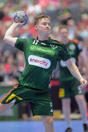 August Baskar Pedersen (TSV Hannover-Burgdorf 17) beim Wurf , GER, MT Melsungen - TSV Hannover-Burgdorf, Handball, 1. Bundesliga, 12. Spieltag, Saison 2025 2026, 14.11.2025, GER, MT Melsungen - TSV Hannover-Burgdorf, Handball, 1. Bundesliga, 12. Spieltag, Saison 2025 2026, 14.11.2025 Kassel Copyright: xEibner-Pressefotox xRolandxSippex EP_RSL