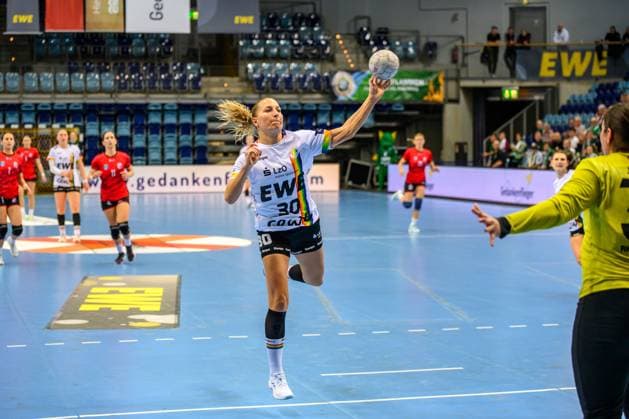 Handball Frauen EHF European League Women Qualifikationsrunde 3 Saison 2025 2026 VfL Oldenburg vs. HC Dalmatinka Ploce 14.11.2025 Behrend, Jenny (30, VfL Oldenburg)