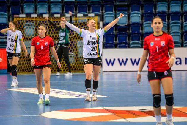 Handball Frauen EHF European League Women Qualifikationsrunde 3 Saison 2025 2026 VfL Oldenburg vs. HC Dalmatinka Ploce 14.11.2025 Pfundstein, Ariane (20, VfL Oldenburg) Jubel, Freude