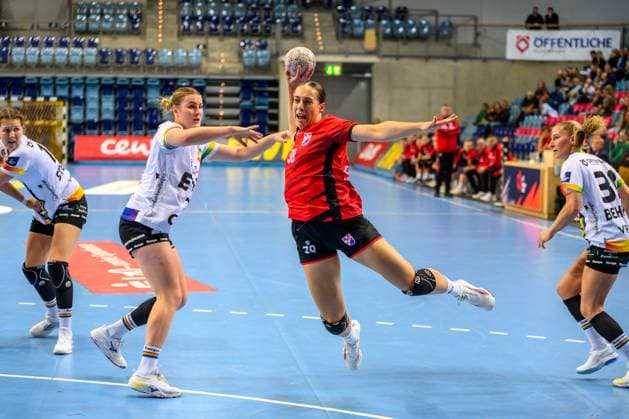 Handball Frauen EHF European League Women Qualifikationsrunde 3 Saison 2025 2026 VfL Oldenburg vs. HC Dalmatinka Ploce 14.11.2025 Petrovic, Ana (38, HC Dalmatinka Ploce) im Sprung, Wurf