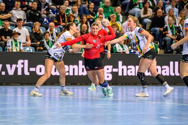 Handball Frauen EHF European League Women Qualifikationsrunde 3 Saison 2025 2026 VfL Oldenburg vs. HC Dalmatinka Ploce 14.11.2025 SuÅ¡ak, Andela (21, HC Dalmatinka Ploce) beim Wurf