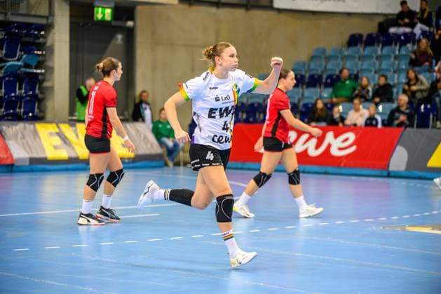 Handball Frauen EHF European League Women Qualifikationsrunde 3 Saison 2025 2026 VfL Oldenburg vs. HC Dalmatinka Ploce 14.11.2025 Reinemann, Toni-Luisa (4, VfL Oldenburg) Feude, Jubel