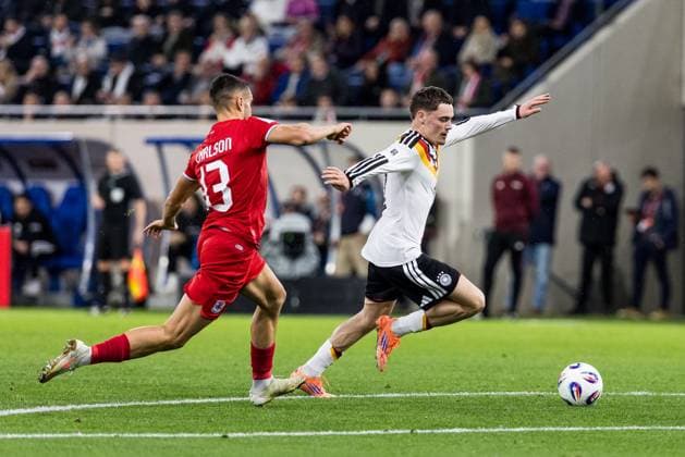 FIFA World Cup, WM, Weltmeisterschaft, Fussball UEFA Qualifiers: Luxembourg - Deutschland; 14.11.2025 Zweikampf Dirk Carlson (Luxembourg, 13), Florian Wirtz (Deutschland, 17) FIFA World Cup UEFA Qualifiers: Luxembourg - Deutschland; Luxembourg, Stade de Luxembourg, 14.11.2025 Copyright: xBEAUTIFULxSPORTS Wunderlx