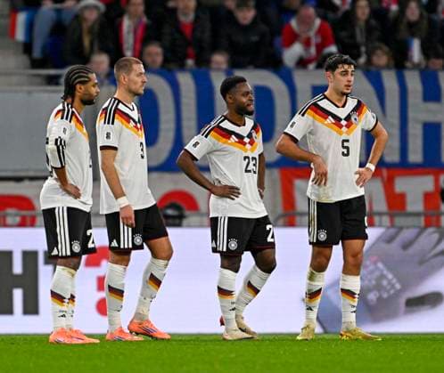 14.11.2025, Fussball WM-Qualifikation Europa 2025 26, 9.Spieltag, Luxemburg - Deutschland, im Stade de Luxembourg (Croix de Gasperich, Luxemburg), v.l. Serge Gnabry (Deutschland), Waldemar Anton (Deutschland) , Ridle Baku (Deutschland) und Aleksandar Pavlovic (Deutschland)