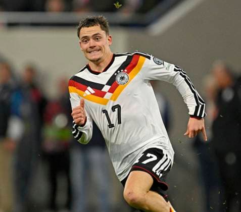 14.11.2025, Fussball WM-Qualifikation Europa 2025 26, 9.Spieltag, Luxemburg - Deutschland, im Stade de Luxembourg (Croix de Gasperich, Luxemburg), Florian Wirtz (Deutschland) spurtet.