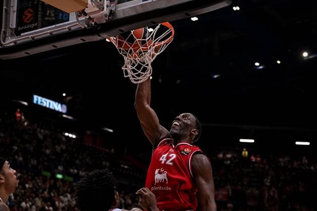 Basketball, EuroLeague, EA7 Emporio Armani Olimpia Mailand - Olympiakos Piräus Bryant Dunston EA7 Emporio Armani Olimpia Milano - Olympiacos Piraeus Turkish Airlines Euroleague 2025-26 Milano, 14 11 2025 Foto ClaudioDegaspari Ciamillo-Castoria Assago Unipol Forum Lombardia Italy  Copyright: xClaudioxxDegasparix