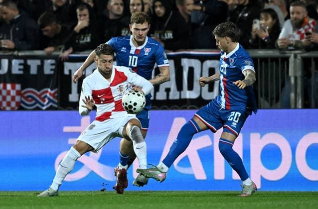 Fußball, WM Quali, Kroatien - Faröer Inseln Croatia v Faroe Islands - FIFA World Cup, WM, Weltmeisterschaft, Fussball 2026 Qualifier RIJEKA, CROATIA - NOVEMBER 14: Marco Pasalic of Croatia competes for the ball with Meinhard Olsen of Faroe Islands and Hanus Sorensen of Faroe Islands during the FIFA World Cup 2026 qualifier match between Croatia and Faroe Islands at HNK Rijeka Stadium on November 14, 2025 in Rijeka, Croatia.  MarkoxLukunic PIXSELL