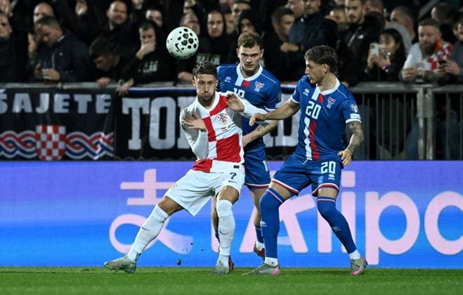 Fußball, WM Quali, Kroatien - Faröer Inseln Croatia v Faroe Islands - FIFA World Cup, WM, Weltmeisterschaft, Fussball 2026 Qualifier RIJEKA, CROATIA - NOVEMBER 14: Marco Pasalic of Croatia competes for the ball with Meinhard Olsen of Faroe Islands and Hanus Sorensen of Faroe Islands during the FIFA World Cup 2026 qualifier match between Croatia and Faroe Islands at HNK Rijeka Stadium on November 14, 2025 in Rijeka, Croatia.  MarkoxLukunic PIXSELL