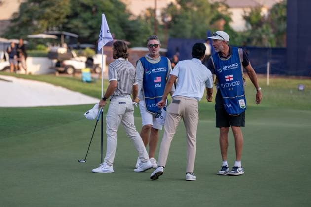 Tommy Fleetwood (ENG), Michael Kim (USA) Round 2 of the DP World Tour Championship 2025, held at the Jumeirah Golf Estate, Earth Course, Dhabi, United Arab Emerites. 13-16 November 2025. Dubai United Arab Emerites DP World Tour, Dp World Tour Championship 2025, Golf x11290x
