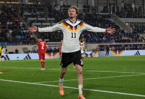 14.11.2025, xhettx, Fussball WM-Qualifikation 2026, Luxemburg - Deutschland v.l. Nick Woltemade (Germany, 11) jubelt zum 0:1 (DFL DFB REGULATIONS PROHIBIT ANY USE OF PHOTOGRAPHS as IMAGE SEQUENCES and or QUASI-VIDEO) Luxemburg