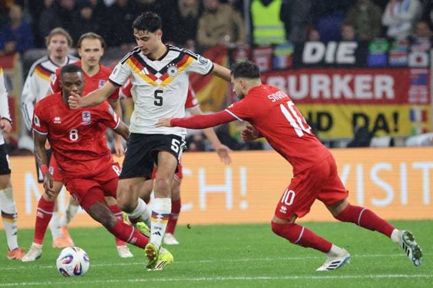 14.11.2025, Fussball, Herren, Qualifikation, European Qualifiers, Luxemburg - Deutschland, Aleksandar Pavlovic (Deutschland), Danel Sinani (Luxemburg) Luxemburg Stade de Luxembourg Luxemburg Luxemburg (LUX) Copyright: xSebastianxBachx