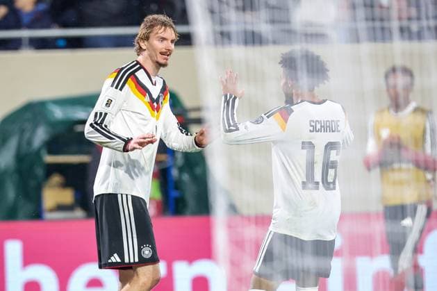 14.11.2025, Fußball, Länderspiel, WM-Qualifikation Europa, Deutschland - Luxemburg, Stade de Luxembourg (Croix de Gasperich, Luxemburg), 9. Spieltag, Saison 2025 2026: Torjubel nach dem Tor zum 2:0 durch Torschütze Nick Woltemade (GER 11) zusammen mit Kevin Schade (GER 16) Regulations prohibit any use of photographs as image sequences and or quasi-video. Luxemburg