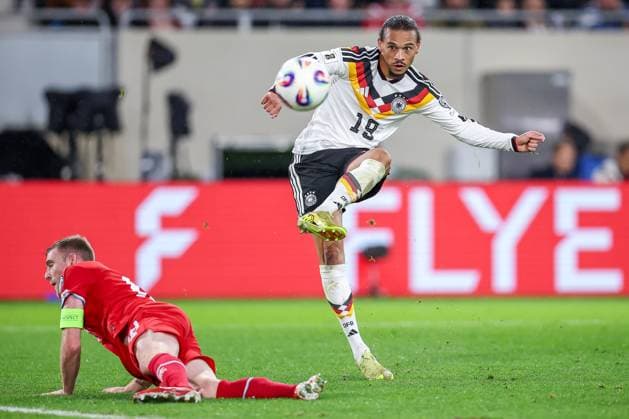 14.11.2025, Fußball, Länderspiel, WM-Qualifikation Europa, Deutschland - Luxemburg, Stade de Luxembourg (Croix de Gasperich, Luxemburg), 9. Spieltag, Saison 2025 2026: Leroy Sane (GER 19) schießt auf das Tor an Laurent Jans (LUX 18) vorbei Regulations prohibit any use of photographs as image sequences and or quasi-video. Luxemburg