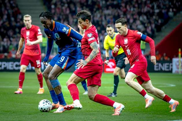 Fußball, WM Quali, Polen - Niederlande Debute of Netherlands forwarder Emmanuel Emegha during the match FOOTBALL - EUROPEAN QUALIFIERS - POLAND - NETHERLANDS at the PGE Narodowy (National Stadium) for the FIFA World Cup, WM, Weltmeisterschaft, Fussball 2026 UEFA Qualifiers - Group G - Matchday 9 season 2025-2026 in WARSAW, Poland on 14 november 2025, (photo by Stefan Koops EYE4images DeFodi Images)