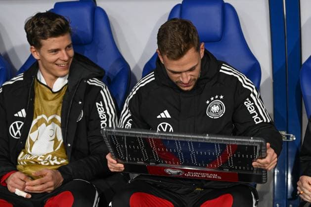 14.11.2025, xjrdrx, Fussball, WM-Qualifikation 2026 Luxemburg - Deutschland emspor, v.l. Joshua Kimmich (Deutschland) mit Anzeigetafel, Auswechseltafel (DFL DFB REGULATIONS PROHIBIT ANY USE OF PHOTOGRAPHS as IMAGE SEQUENCES and or QUASI-VIDEO) Luxemburg