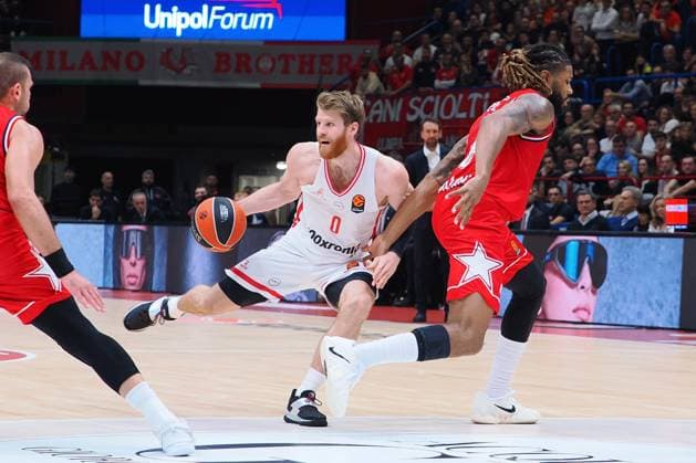 Thomas Walkup (Olympiacos Piraeus) during EA7 Emporio Armani Milano vs Olympiakos Pireus, Basketball Euroleague match in Assago (MI), Italy, November 14 2025  Copyright: xSavinoxPaolella IPAxSportx xipa-agency.netx xx IPA_67965644 IPA_Agency_IPA67965644