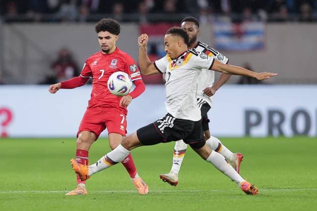 Aiman Dardari (Luxemburg 7) im Zweikampf mit Jamie Leweling (Deutschland 7) Fussball, UEFA WM-Qualifikation 2026, Saison 2025-2026, Gruppe A, European Qualifiers 14.11.2025 Luxemburg - Deutschland (Luxembourg vs Germany) Stade de Luxembourg, Luxemburg