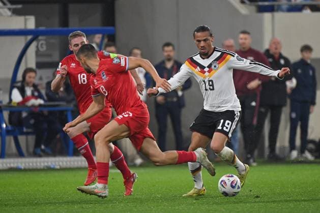 14.11.2025, xjrdrx, Fussball, WM-Qualifikation 2026 Luxemburg - Deutschland emspor, v.l. Laurent Jans (Luxemburg, 18), Dirk Carlson (Luxemburg, 13), Leroy Sane (Deutschland) (DFL DFB REGULATIONS PROHIBIT ANY USE OF PHOTOGRAPHS as IMAGE SEQUENCES and or QUASI-VIDEO) Luxemburg