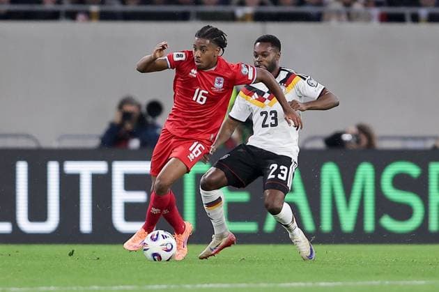 Leandro Barreiro (Luxemburg 16) im Zweikampf mit Ridle Baku (Deutschland 23) Fussball, UEFA WM-Qualifikation 2026, Saison 2025-2026, Gruppe A, European Qualifiers 14.11.2025 Luxemburg - Deutschland (Luxembourg vs Germany) Stade de Luxembourg, Luxemburg