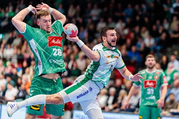 v.l. Tom Bergner (GWD Minden, 28), Luka Rogan (SC DHfK Leipzig, 33) GER, GWD Minden vs. SC DHfK Leipzig, Handball, 1. Bundesliga, 12. Spieltag, Spielzeit 2025 2026, 14.11.2025 GER, GWD Minden vs. SC DHfK Leipzig, Handball, 1. Bundesliga, 12. Spieltag, Spielzeit 2025 2026, 14.11.2025 Luebbecke Copyright: xEibner-Pressefoto JanxRollingerx EP_JSK