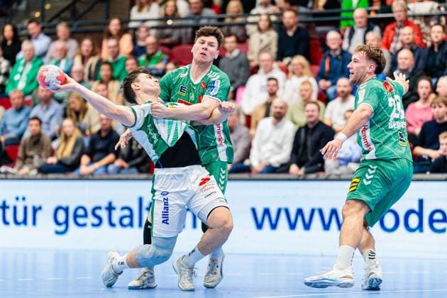 v.l. Matej Klima (SC DHfK Leipzig, 13), Philipp Vorlicek (GWD Minden, 22), Tom Bergner (GWD Minden, 28) GER, GWD Minden vs. SC DHfK Leipzig, Handball, 1. Bundesliga, 12. Spieltag, Spielzeit 2025 2026, 14.11.2025 GER, GWD Minden vs. SC DHfK Leipzig, Handball, 1. Bundesliga, 12. Spieltag, Spielzeit 2025 2026, 14.11.2025 Luebbecke Copyright: xEibner-Pressefoto JanxRollingerx EP_JSK