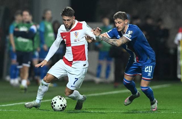 Croatia v Faroe Islands - FIFA World Cup, WM, Weltmeisterschaft, Fussball 2026 Qualifier RIJEKA, CROATIA - NOVEMBER 14: Marco Pasalic of Croatia competes for the ball with Hanus Sorensen of Faroe Islands during the FIFA World Cup 2026 qualifier match between Croatia and Faroe Islands at HNK Rijeka Stadium on November 14, 2025 in Rijeka, Croatia.  MarkoxLukunic PIXSELL