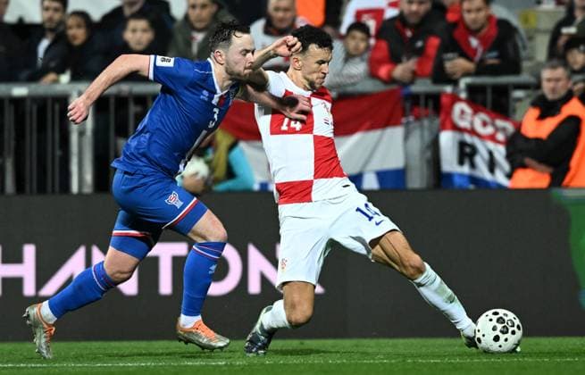 Croatia v Faroe Islands - FIFA World Cup, WM, Weltmeisterschaft, Fussball 2026 Qualifier RIJEKA, CROATIA - NOVEMBER 14: Ivan Perisic of Croatia pass the ball whilst under pressure from Viljormur Davidsen of Faroe Islands during the FIFA World Cup 2026 qualifier match between Croatia and Faroe Islands at HNK Rijeka Stadium on November 14, 2025 in Rijeka, Croatia.  MarkoxLukunic PIXSELL