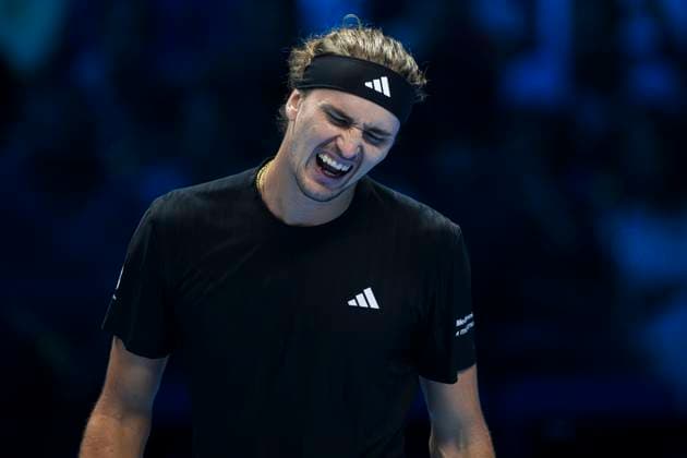 Nitto ATP, Tennis Herren Finals 2025 - Day Six Alexander Zverev of Germany looks dejected during his round robin singles match against Felix Auger-Aliassime of Canada during day six of the Nitto ATP Finals 2025. Felix Auger-Aliassime won 6-4, 7-6(4). Turin Italy Copyright: xNicolòxCampox