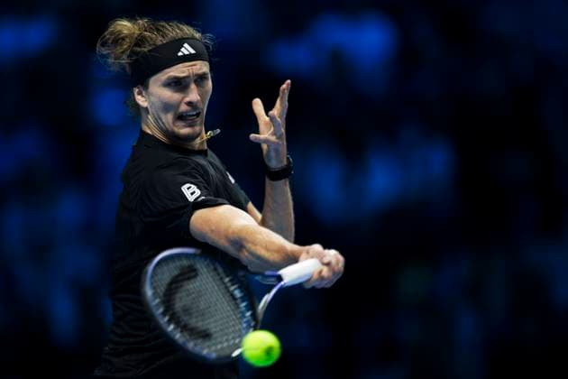 Nitto ATP, Tennis Herren Finals 2025 - Day Six Alexander Zverev of Germany plays a forehand during his round robin singles match against Felix Auger-Aliassime of Canada during day six of the Nitto ATP Finals 2025. Felix Auger-Aliassime won 6-4, 7-6(4). Turin Italy Copyright: xNicolòxCampox