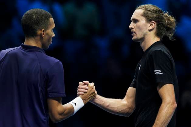 Nitto ATP, Tennis Herren Finals 2025 - Day Six Alexander Zverev (R) of Germany shakes hands with Felix Auger-Aliassime of Canada at the end of their round robin singles match during day six of the Nitto ATP Finals 2025. Felix Auger-Aliassime won 6-4, 7-6(4). Turin Italy Copyright: xNicolòxCampox