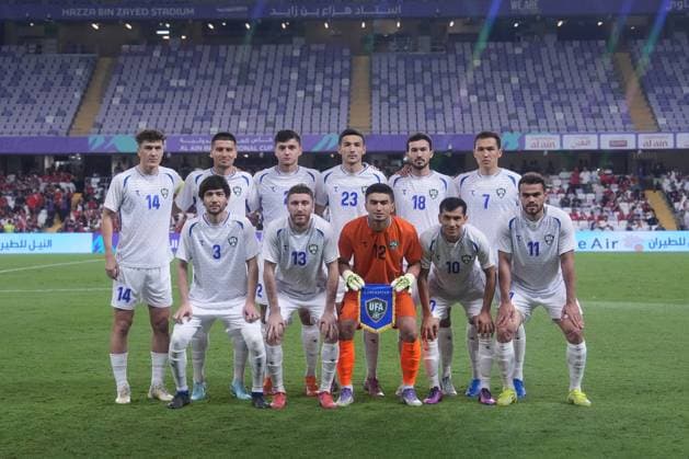 Al Ain, UAE. November 14, 2025: team photo of national team, Nationalteam of Uzbekistan (L-R) Eldor Shomurodov, Odildzhon Khamrobekov, Abdukodir Khusanov, Khusniddin Alikulov, Abdulla Abdullaev, Otabek Shukurov, Khozhiakbar Alizhonov, Sherzod Nasrullaev, Goalkeeper Abduvakhid Nematov, Azizjon Ganiev, Oston Urunov during the FIFA friendly international team match between Egypt Nationalteam and Uzbekistan National team at Hazza bin Zayed Stadium in Ak Ain, UAE. Egypt v Uzbekistan - FIFA friendly football International team match before World cup 2026 Copyright: xSebastianxFrejx