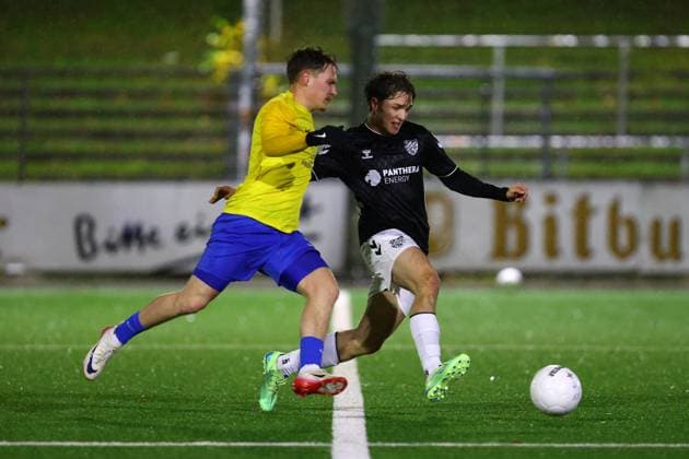 7 Luca Palzer (SC Victoria Hamburg), 15 Jesse Keller (Teutonia 05) Fußball I Herren I Gamesright Oberliga Hamburg I Saison 2025-2026 I 17. Spieltag I SC Victoria Hamburg - Teutonia 05 I 14.11.2025 I Stadion Hoheluft