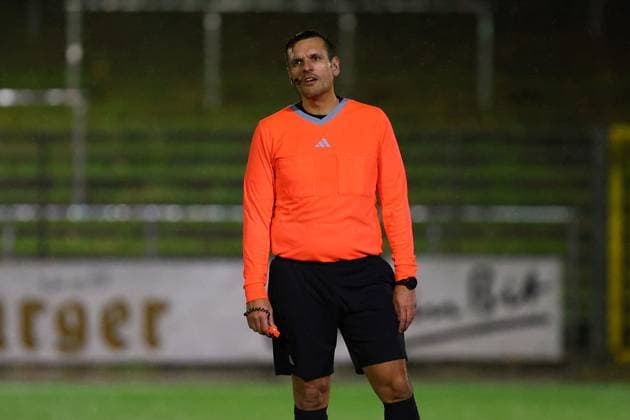 Thomas Bauer (Schiedsrichter) Fußball I Herren I Gamesright Oberliga Hamburg I Saison 2025-2026 I 17. Spieltag I SC Victoria Hamburg - Teutonia 05 I 14.11.2025 I Stadion Hoheluft