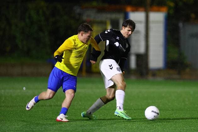 7 Luca Palzer (SC Victoria Hamburg), 15 Jesse Keller (Teutonia 05) Fußball I Herren I Gamesright Oberliga Hamburg I Saison 2025-2026 I 17. Spieltag I SC Victoria Hamburg - Teutonia 05 I 14.11.2025 I Stadion Hoheluft