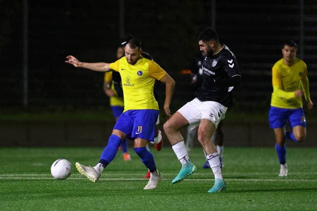11 Luis Gleich (SC Victoria Hamburg), 47 Makan Akpinar (Teutonia 05) Fußball I Herren I Gamesright Oberliga Hamburg I Saison 2025-2026 I 17. Spieltag I SC Victoria Hamburg - Teutonia 05 I 14.11.2025 I Stadion Hoheluft