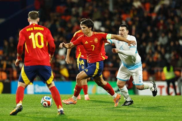 (L-R) Gonzalo Garcia (ESP), Mattia Ciacci (SMR), NOVEMBER 14, 2025 - Football Soccer : UEFA Under-21 Championship 2027 qualifying round match between U21, U 21 Spain - U21 San Marino at the Estadio Angel Carro in Lugo, Spain. Noxthirdxpartyxsales  aflo_310442547