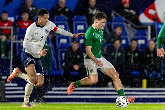 U21, U 21 England v U21 Republic of Ireland U21 UEFA EUROPEAN CHAMPIONSHIPS 14 11 2025. Republic of Ireland midfielder Jacob Devaney (2) runs forward with ball during the U21 UEFA EUROPEAN CHAMPIONSHIPS match between U21 England and U21 Republic of Ireland at the St Andrew s @ Knighthead Park, Birmingham, England on 14 November 2025. Editorial use only , Copyright: xManjitxNarotrax PSI-23213-0090