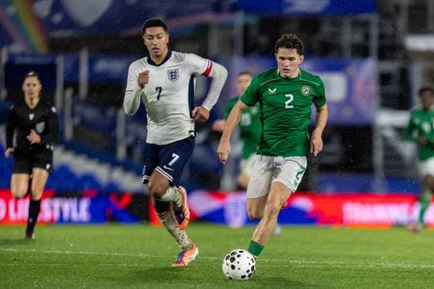 U21, U 21 England v U21 Republic of Ireland U21 UEFA EUROPEAN CHAMPIONSHIPS 14 11 2025. Republic of Ireland midfielder Jacob Devaney (2) runs forward with ball during the U21 UEFA EUROPEAN CHAMPIONSHIPS match between U21 England and U21 Republic of Ireland at the St Andrew s @ Knighthead Park, Birmingham, England on 14 November 2025. Editorial use only , Copyright: xManjitxNarotrax PSI-23213-0100