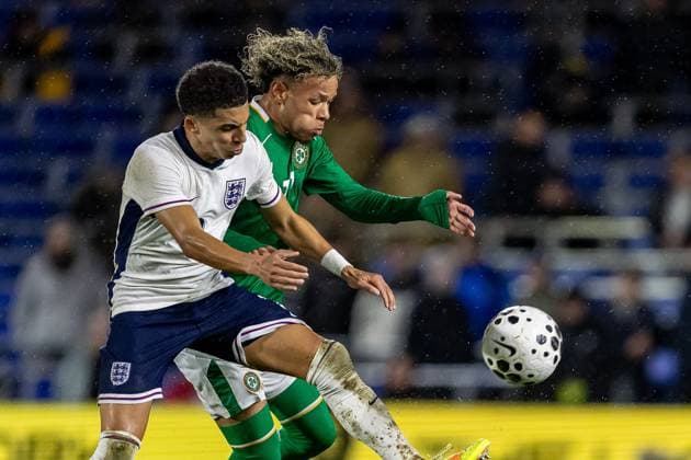 U21, U 21 England v U21 Republic of Ireland U21 UEFA EUROPEAN CHAMPIONSHIPS 14 11 2025. Republic of Ireland forward Trent Kone-Doherty (17) battles for possession with England defender Rico Lewis (2) during the U21 UEFA EUROPEAN CHAMPIONSHIPS match between U21 England and U21 Republic of Ireland at the St Andrew s @ Knighthead Park, Birmingham, England on 14 November 2025. Editorial use only , Copyright: xManjitxNarotrax PSI-23213-0103