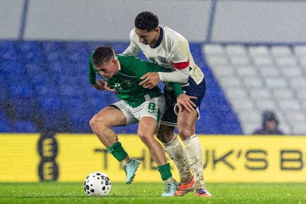 U21, U 21 England v U21 Republic of Ireland U21 UEFA EUROPEAN CHAMPIONSHIPS 14 11 2025. Republic of Ireland defender Alex Murphy (8) battles for possession with England midfielder Jobe Bellingham (7) during the U21 UEFA EUROPEAN CHAMPIONSHIPS match between U21 England and U21 Republic of Ireland at the St Andrew s @ Knighthead Park, Birmingham, England on 14 November 2025. Editorial use only , Copyright: xManjitxNarotrax PSI-23213-0121