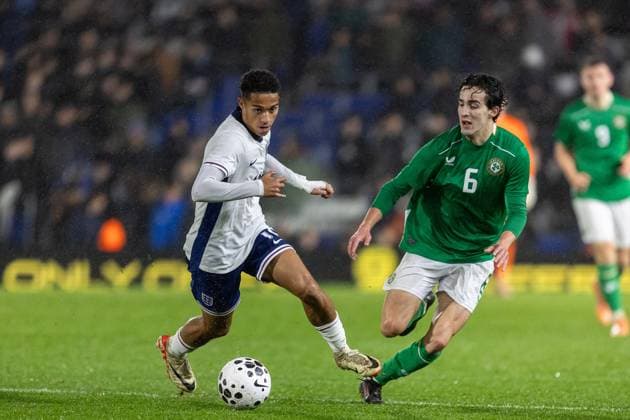 U21, U 21 England v U21 Republic of Ireland U21 UEFA EUROPEAN CHAMPIONSHIPS 14 11 2025. England midfielder Josh King (18) runs forward with ball during the U21 UEFA EUROPEAN CHAMPIONSHIPS match between U21 England and U21 Republic of Ireland at the St Andrew s @ Knighthead Park, Birmingham, England on 14 November 2025. Editorial use only , Copyright: xManjitxNarotrax PSI-23213-0128